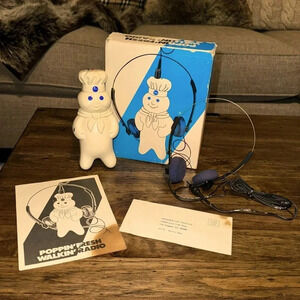 VTG 1985 The Pillsbury Co. Poppin’ Fresh Walkin’ AM/FM Radio w/headphones & box